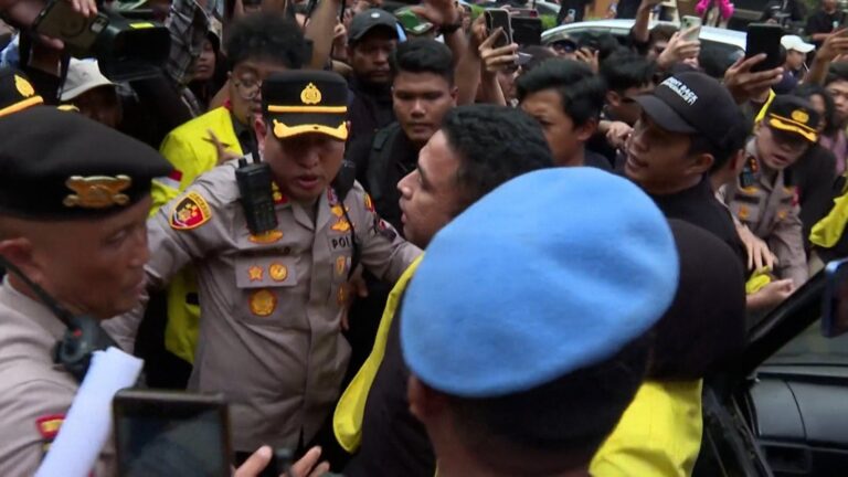 Indonesian Police Arrest at Least 21 Student Protesters as Jakarta Demonstrations Turn Violent