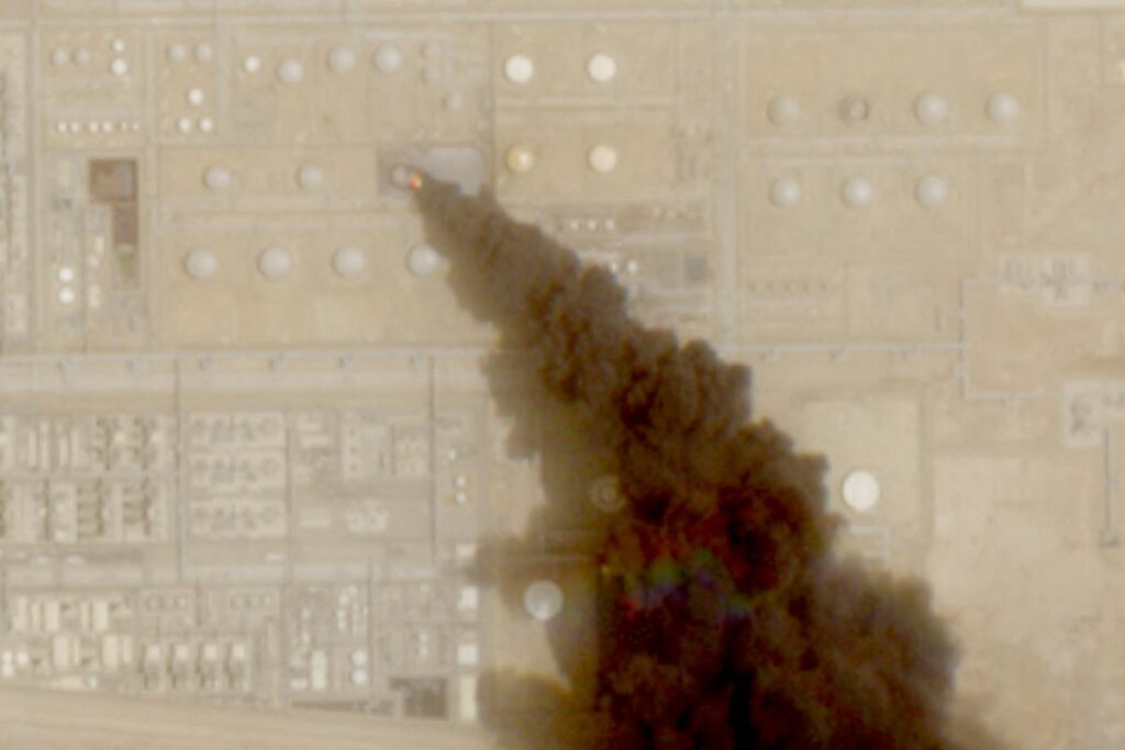 Saudi Arabia Draws a Red Line Over Holy Sites as Houthi Attacks Escalate and Oil Infrastructure Burns